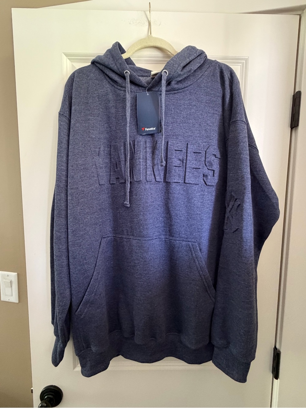 NWT Fanatics Navy Yankees Embossed Pullover Hoodie - Men's